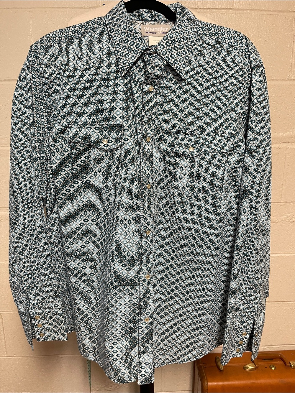 Wrangler Men's Teal and White Geometric Western Shirt